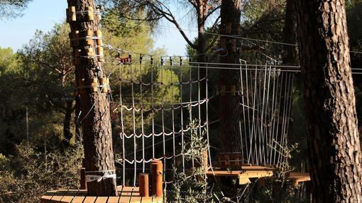 Tirolinas o pasarelas en altura son algunos de los atractivos de este parque