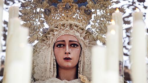 Primer plano de la Virgen de la Encarnación