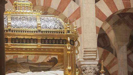 Hermandad del Sepulcro en procesión