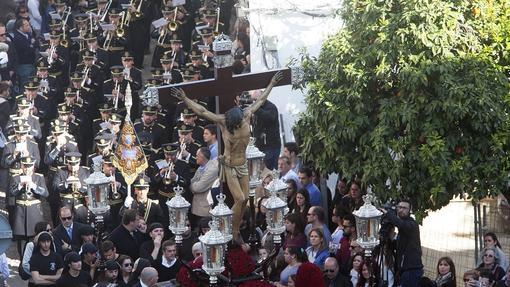 La banda de la Redención, tras el Cristo de la Clemencia