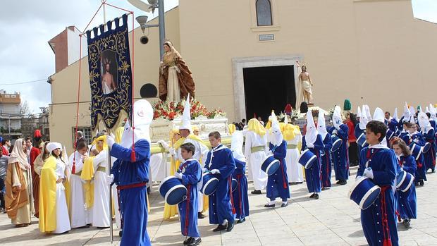 La archicofradía de ña Virgen del Rosario, ayer en Baena