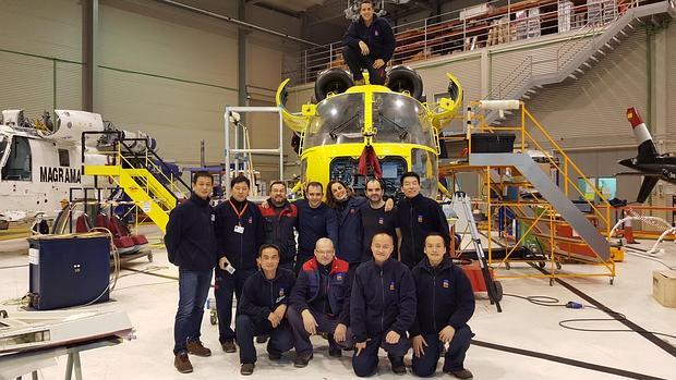 Profesores y alumnos del curso de helicópteros