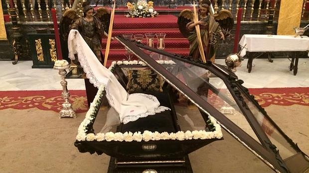 Sepulcro vacío en la Compañía