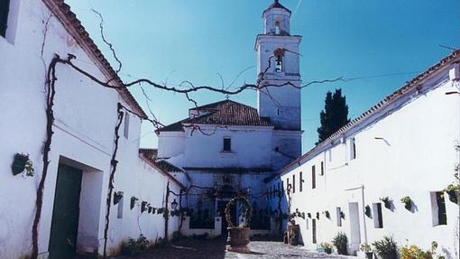 Una de las calles del pequeño asetamiento