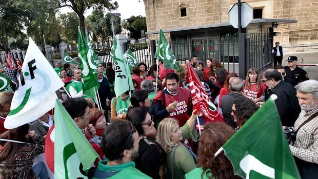 Protesta de asesores de empleo ante el Parlamento en noviembre pasado