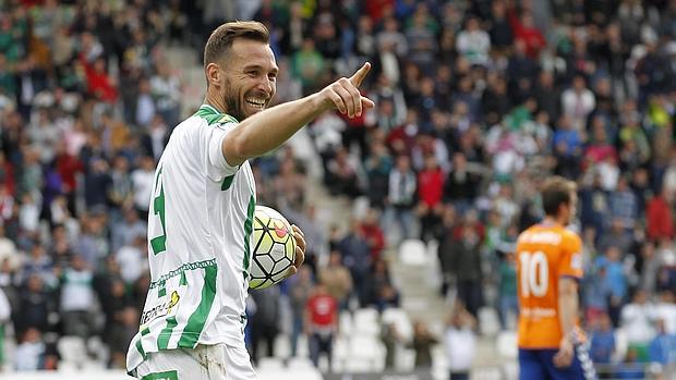 Xisco celebra el gol que le marcó al Alavés en El Arcángel