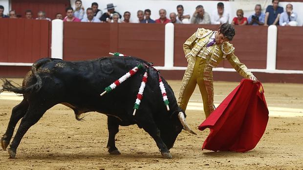 Tomás en un pase con la mano izquierda