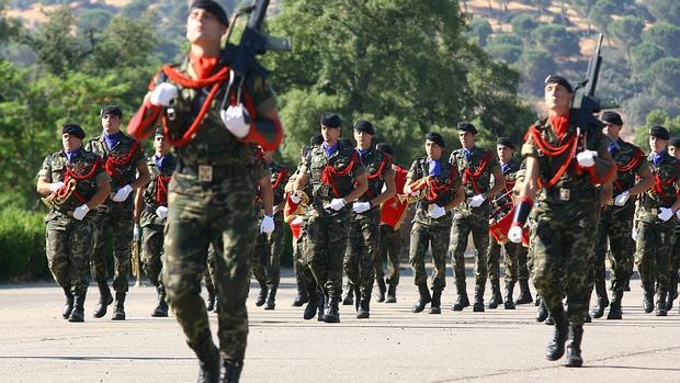 Mienbros de l regimiento «La Reina», de Cerro Muriano, en Córdoba