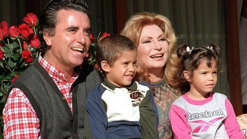 Ortega Cano, Rocío Jurado y sus hijos Fernando y Gloria