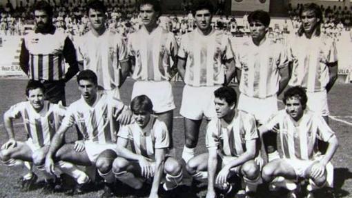 Imagen de una alineación titular del Córdoba en la temporada 1988/1989