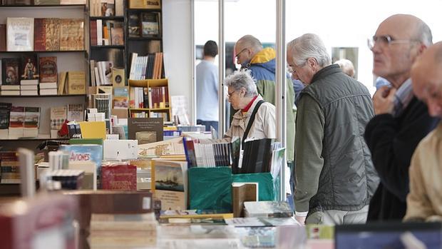 Público en la Feria del Libro de Córdoba