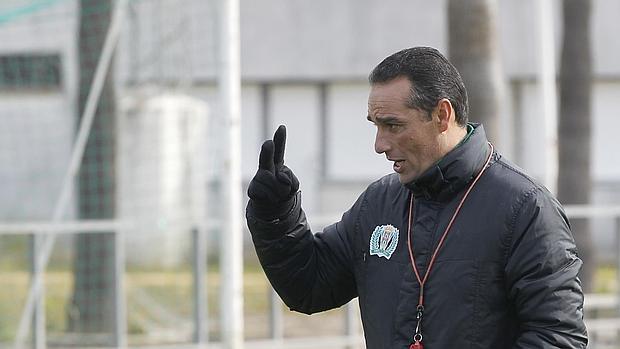 José Luis Oltra en el último entrenamiento del CCF