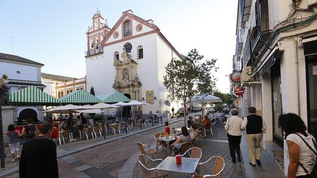 Mesas en la plaza de la Trinidad