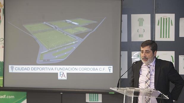 Carlos González durante la presentación de su Ciudad Deportiva