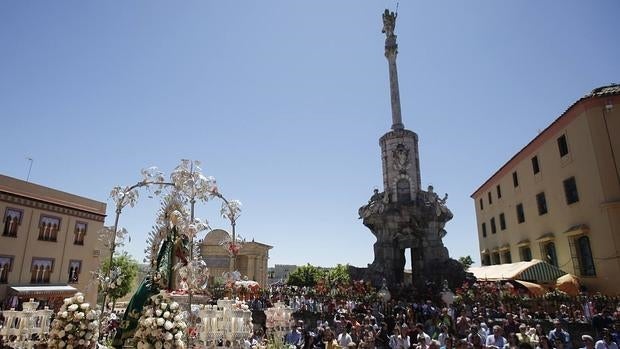 Momento de la procesión de la Virgen de la Cabeza