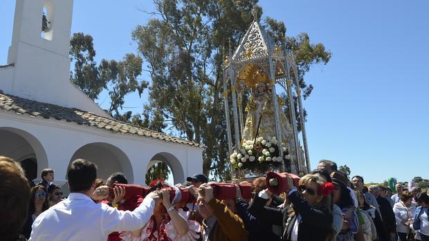 Procesión de la Virgen de las Veredas junto a su santuario