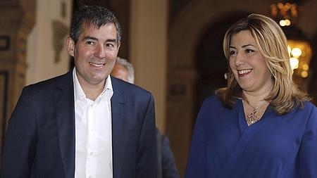 El presidente canario. Fernando Clavijo y la presidenta andaluza, Susana Díaz