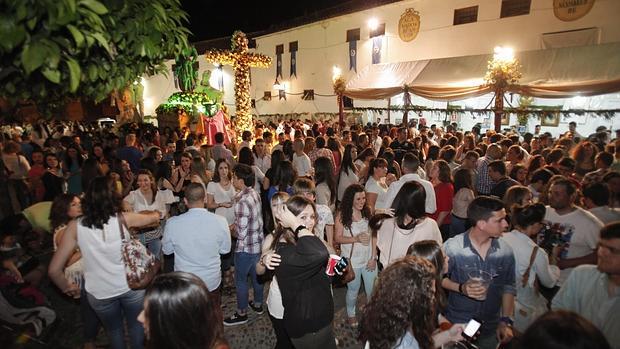 Cruz del Resucitado en Santa Marina, una de las más frecuentadas por los jóvenes