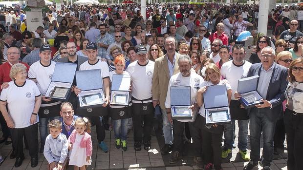 Foto de familia de los premiados en el concurso de caracoles