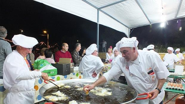 Cocineros con los huevos fritos