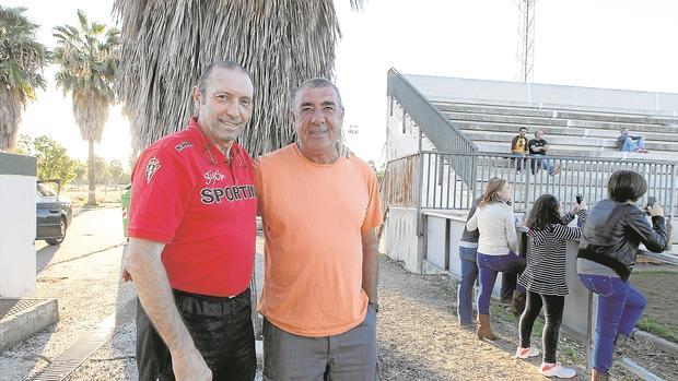 Pepe Urbano, a la derecha, en la Ciudad Deportiva, junto al mítico Quini