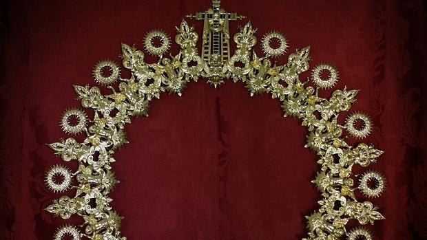 El halo de coronación de la virgen malagueña