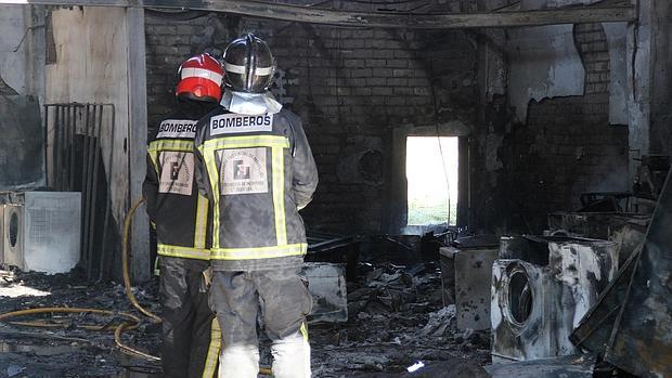 Los bomberos en el lugar de los hechos