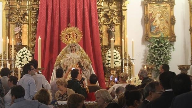 La Virgen de la Salud ante sus fieles