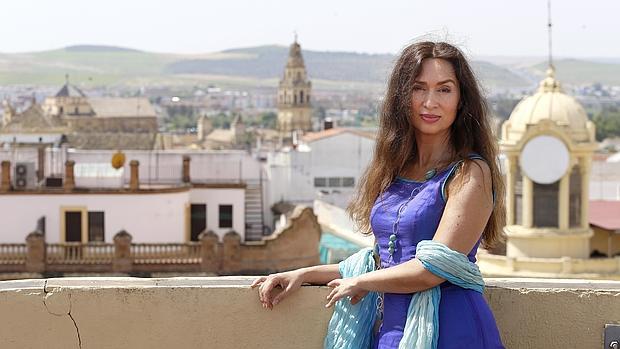 María José Ruiz, con la Mezquita-Catedral al fondo