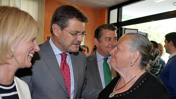 Rafael Catalá y Antonia Castro tras la entrevista ayer en Jerez, junto a Antonio Sanz y María José García Pelayo