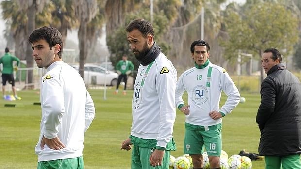 David Rodríguez «Deivid», en el centro, defensa del Córdoba CF