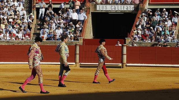 Paseillo de la primera corrida de toros del ciclo de 2016 en Los Califas