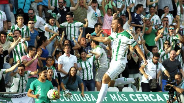 Xisco celebra con rabia uno de sus goles conseguidos