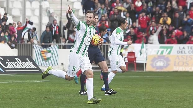 Xisco celebra un gol con el Córdoba