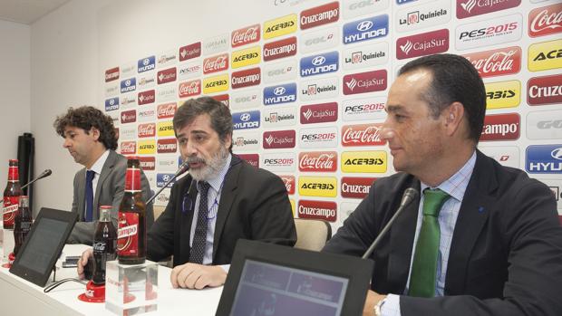 Oltra, González y Vega, en la presentación del entrenador