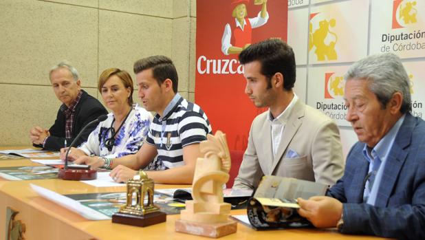 Autoridades durante la presentación del torneo de tenis de Palma del Río