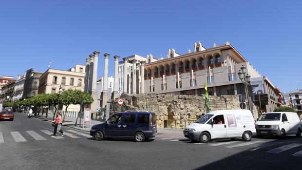 Panorámica de la calle Capitulares esquina con Claudio Marcelo