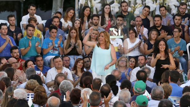 La presidenta de la Junta, Susana Díaz, en el mitin de ayer en la plaza del Mediodía