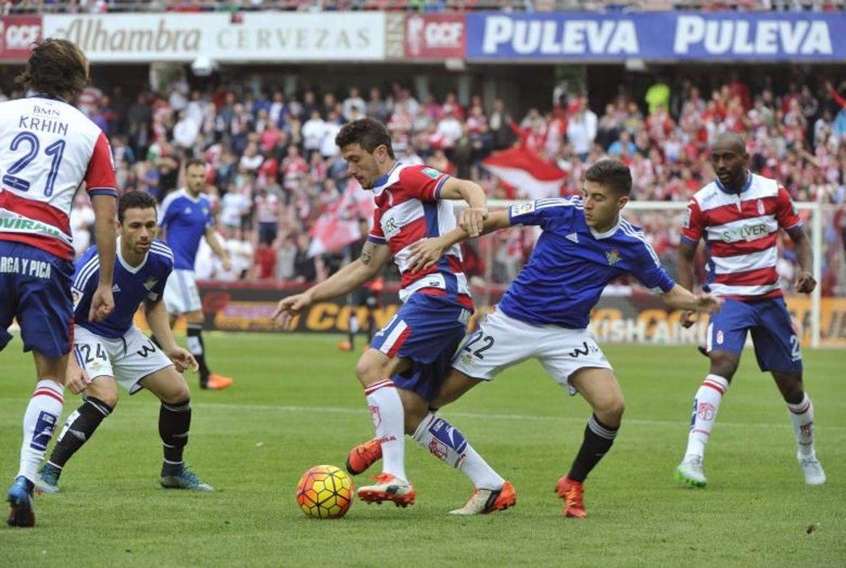 Piti, la temporada pasada con el Granada