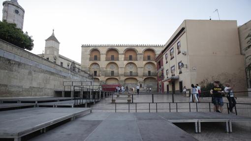 Palcos en la zona del Triunfo para la magna procesión Regina Mater