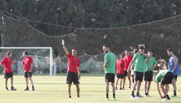 Oltra toma el mando en la Ciudad Deportiva