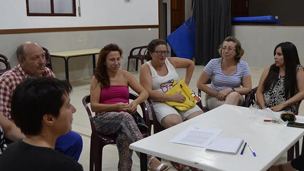 Reunión de padres de alumnos del colegio Virgen de las Cruces de El Guijo