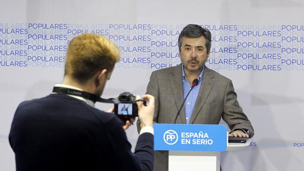 Miguel Ángel Torrico en la sede del PP cordobés