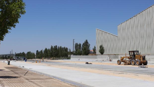 Trabajos en el nuevo recinto ferial de Lucena, junto al Auditorio