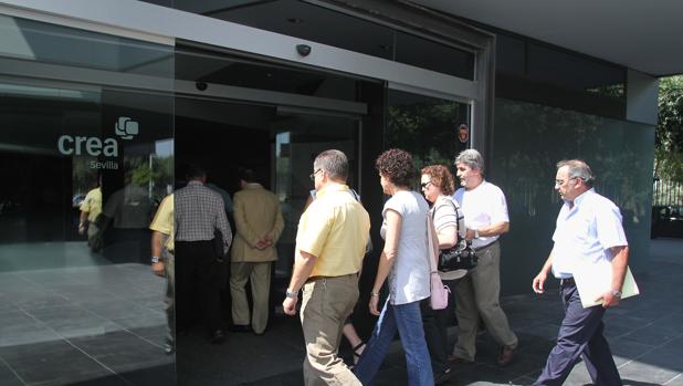 Llegada de artesanos a un centro de emprendimiento