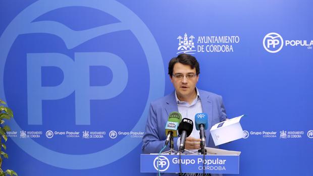 José María Bellido en una rueda de prensa en el grupo municipal del PP