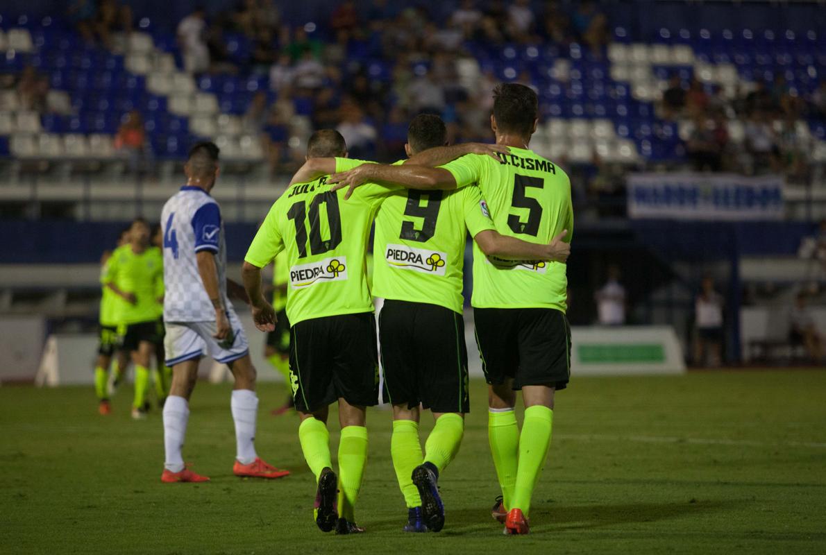 Rodri, Juli y Cisma celebran el tercer gol