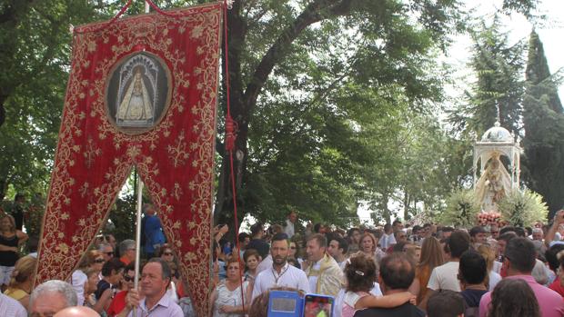 La romería de la Virgen atrae a cada vez más visitantes del entorno