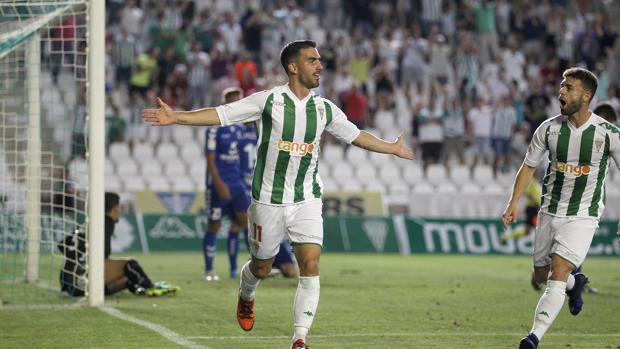 Alejandro Alfaro celebra del gol del sábado ante el Tenerife