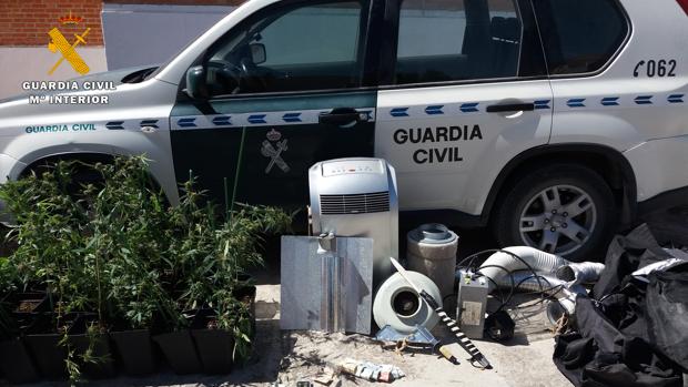 Algunos de los artículos incautado en la operació de la Guardia Civil